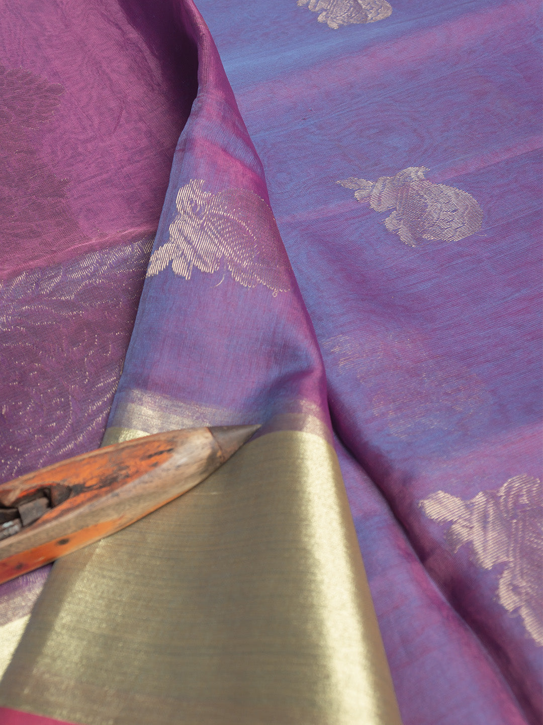 Elegant Dual-Tone Blue & Pink Resham Saree with Zari Border