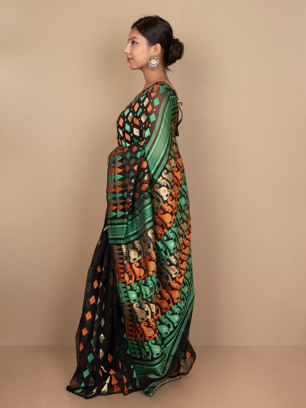 SARIKA Women's Pure Cotton Abstract Design Dhakai Jamdani Saree (Black)