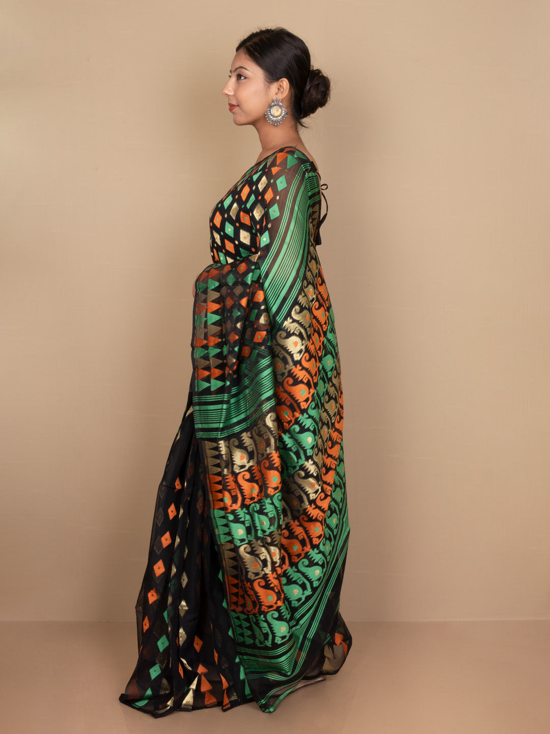 SARIKA Women's Pure Cotton Abstract Design Dhakai Jamdani Saree (Black)