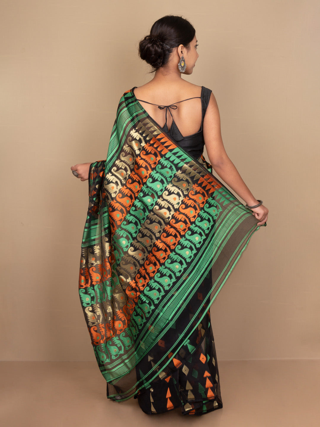 SARIKA Women's Pure Cotton Abstract Design Dhakai Jamdani Saree (Black)